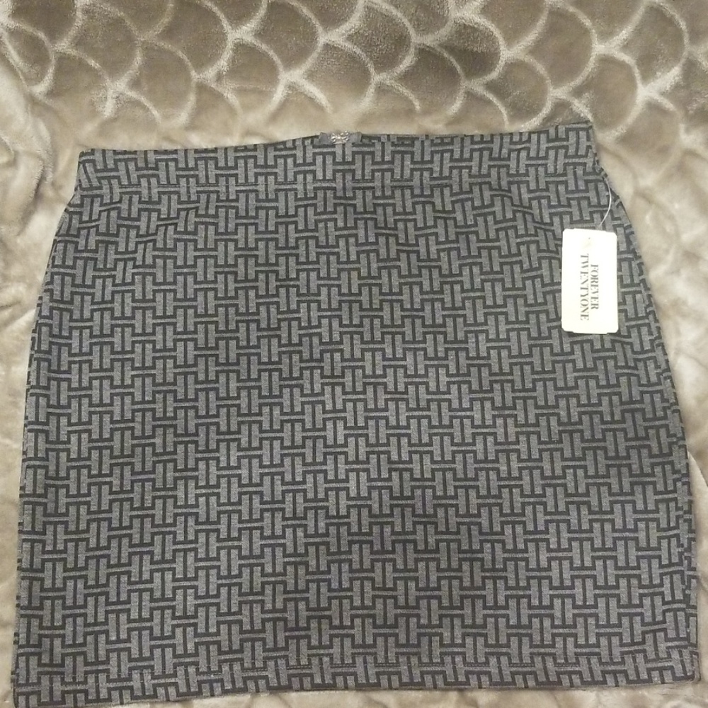 NWT-Forever 21 Charcoal & Black Short Skirt